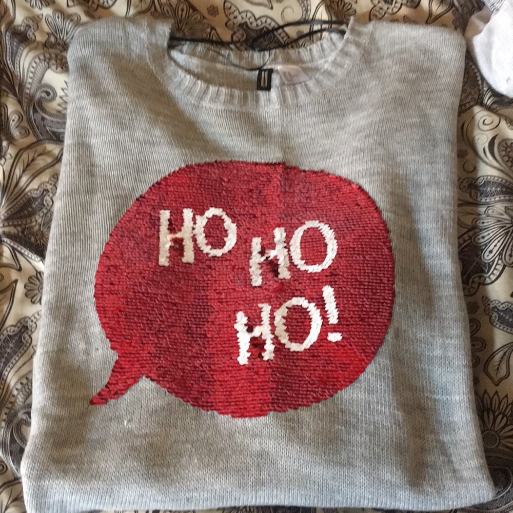 Thin Christmas sweater with reverse sequence